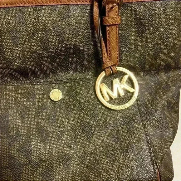 Michael Kors MK initial tote shoulder bag in brown - Picture 16 of 16